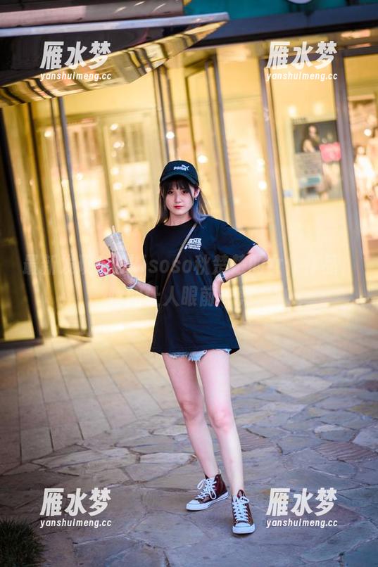 最新发现！Akisoso秋楚楚的女仆作品，瞬间让人眼前一亮。