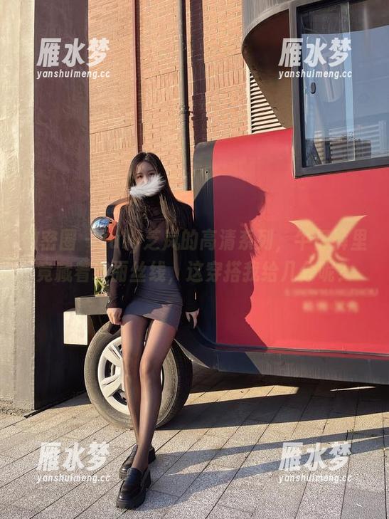 微密圈 - July芝岚的高清系列，牛仔裤里竟藏着绚丽丝线，这穿搭我给几分呢？