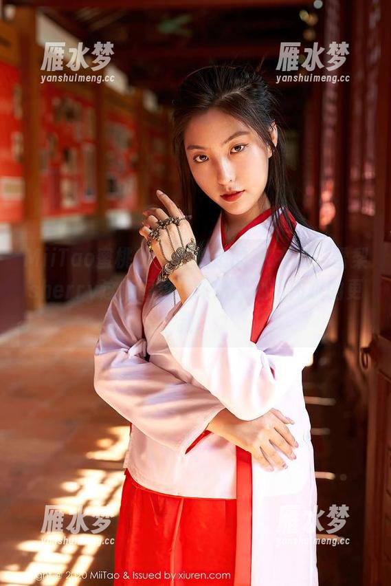 MiiTao蜜桃社-雪梨sherry MiiTao蜜桃社 - 那性感的JK衣服,雪梨sherry这新图包又来给我心惊肉跳的更新。