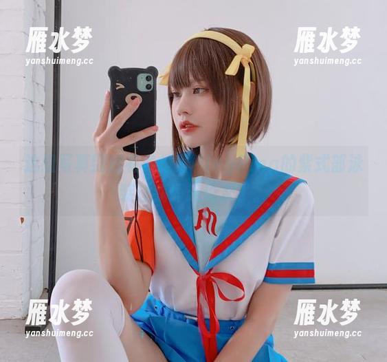这组写真到底有多撩？PingPing的紫式部泳装让我语无伦次了。