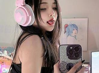 不同寻常的内衣造型:Sayo Momo的图库里星野爱真有意思