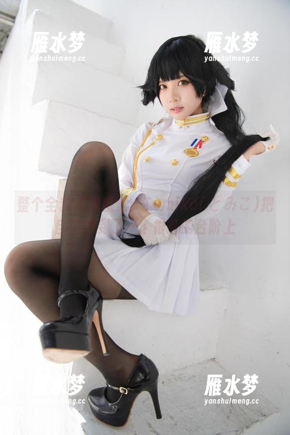 整个全套女神感觉：Tomiko(とみこ)把自己放到了一个很高的台阶上