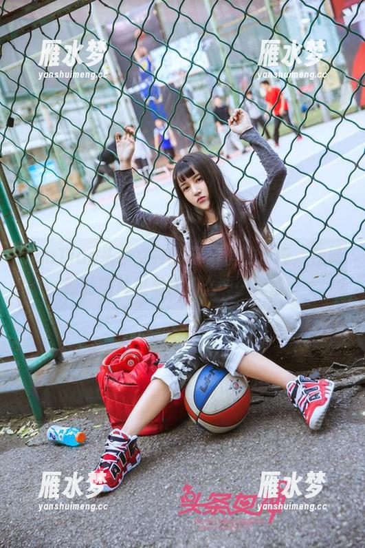TouTiao头条女神 - 苏子淇的清纯，在最新的图片里显得那么……无辜。