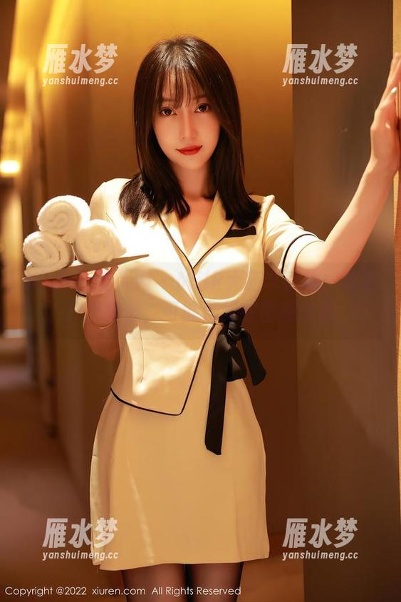 Xiuren秀人网 - Milk大萌带你跑：高清户外套图，可能连蚂蚁都在偷看
