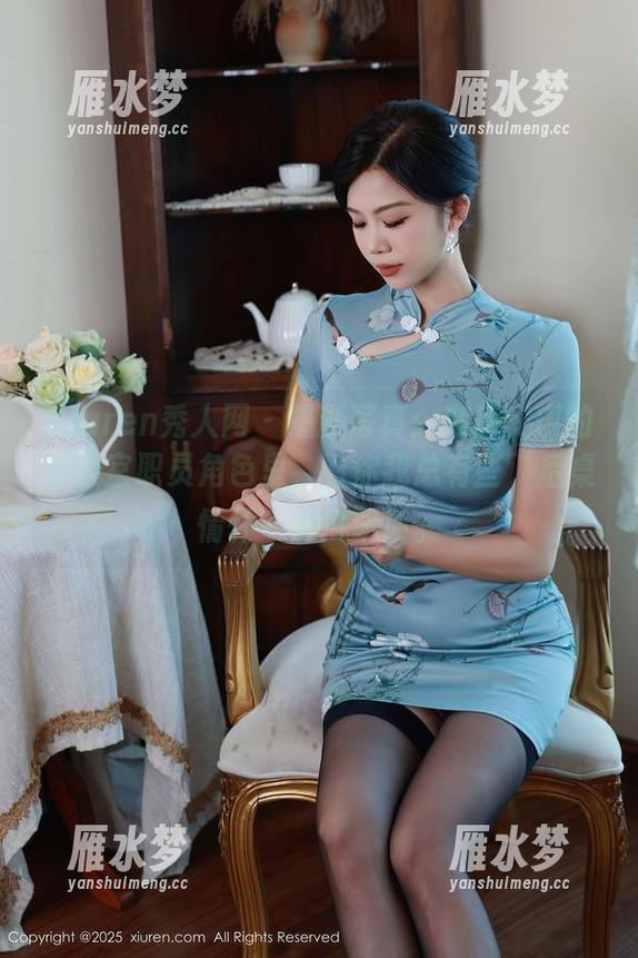Xiuren秀人网 - 最新写真：在唐安琪的办公室职员角色里，看你我总有些“后桌情怀”随风飘荡。