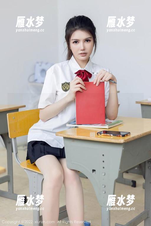 Xiuren秀人网 - 图集时刻：看小热巴白丝，美得就像发现了新大陆，但这次是腿！