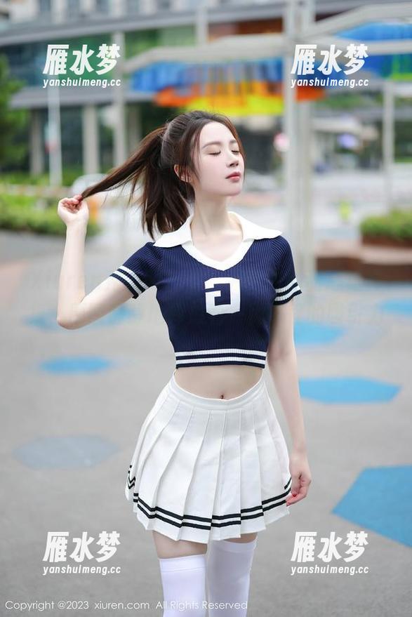 Xiuren秀人网 - 看，尹甜甜的甜心写真集，原图静静地释放着一种奇怪的吸引力。