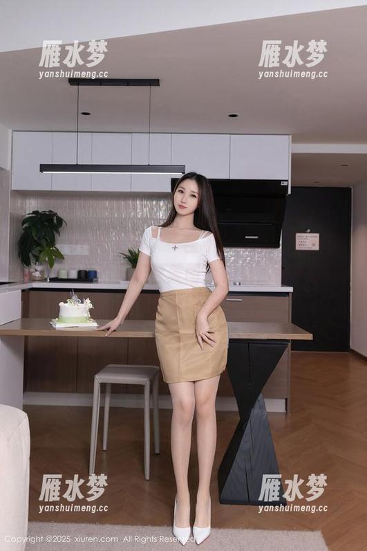 Xiuren秀人网 - 一言不合就褶，收录在是小逗逗的高跟鞋美图合集里，怕不是在考验平衡感？