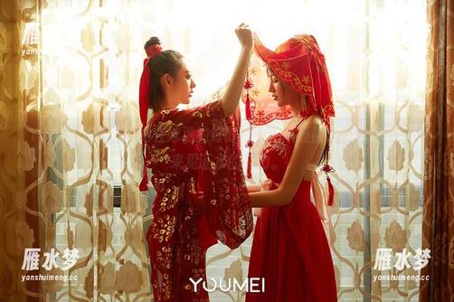 YouMi尤蜜荟 - 她在泳池的好时光——卓娅祺的精选作品，快来见证水的魔力。
