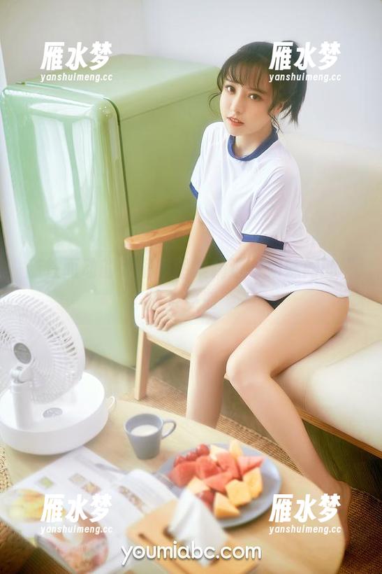 随性而动的尤蜜荟图集精选：姐妹间的“沙发序曲”