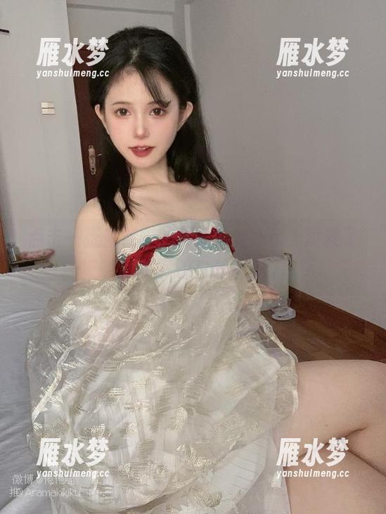 点击一张倦倦喵的吊带白丝cos，没救了，放不下的白丝诱惑。