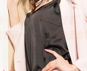 克拉女神 - 呐，“YOYO裸足”最新写真集，拍的这叫一个……心中无数隐隐的赞叹。