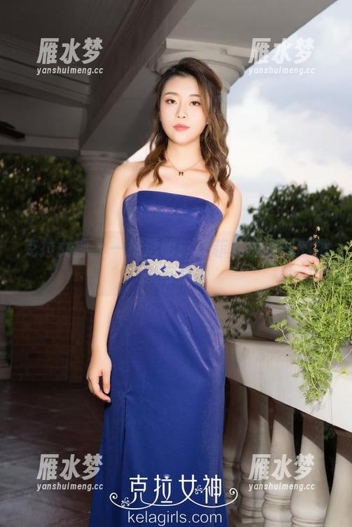克拉女神 - 一抹透明：菲菲私房原图的细腻与赤裸
