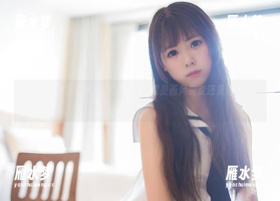 向小圆全新尝试网袜COS，这效果是画风突变还是逆天改命？