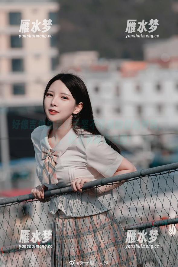 妍子坚不可摧 好像吉他也是妍子坚不可摧的自拍神器,别怕,这里有精选美图!
