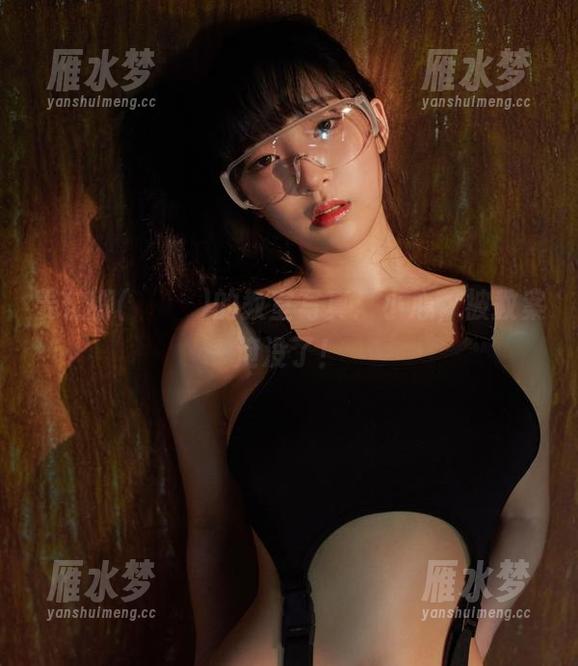 姜仁卿(강인경)的教室写真：小心，被教案淹没了！