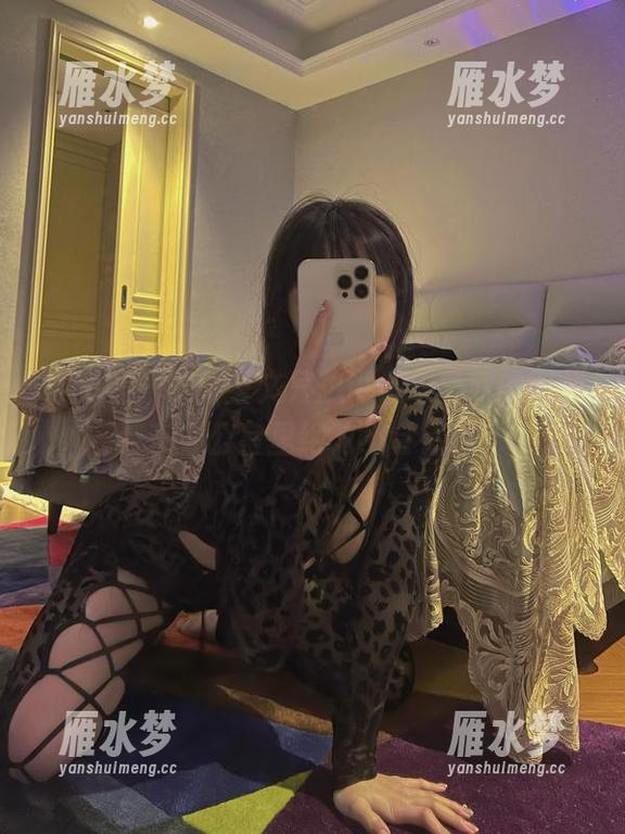 微密圈 - 原图全文只想说，宋昱欣的职业装在办公室里绝对不会错啊！