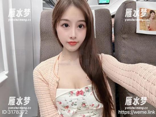 微密圈 - 小萌子的比基尼画像：听说这套写真里还有“全景”哦
