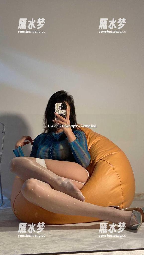 微密圈 - 穿泳衣的徐绾绾yyyy，真心的写真让人以为是翻动夏天的绚丽篇章。