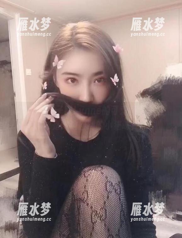 微密圈 - 林子喵Lynne的可爱私拍套图，像是路边捡到的小猫咪！