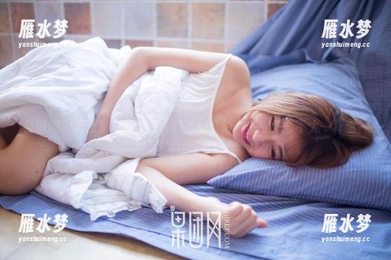 果团网 - 周琰琳LIN学姐，难得的私拍，和教科书不太一样哦？
