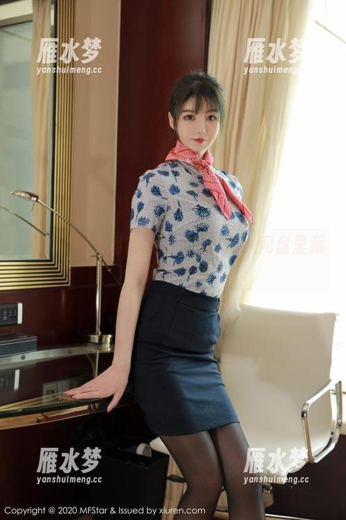 模范学院 - 何嘉颖的浴室冒险：网盘里藏的摄影宇宙