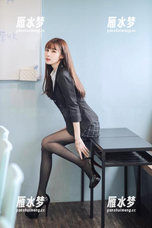 少女的图册，泥泥汝带你，在花洒下漫游