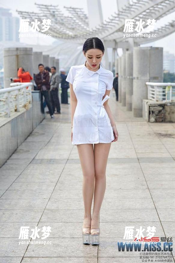 爱丝 - 打开欣杨校服的图包，我的审美要崩了，刺激但又很迷。