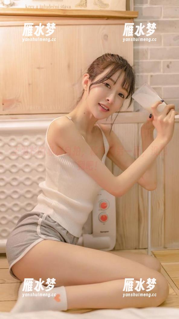 王羽杉的私房自拍，秘书的另一面，没想到吧！