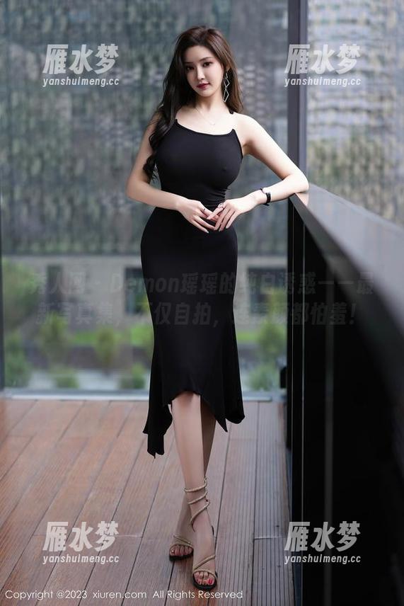 秀人网 - Demon瑶瑶的纯白诱惑——最新写真集，不仅自拍，连素颜都怕羞！