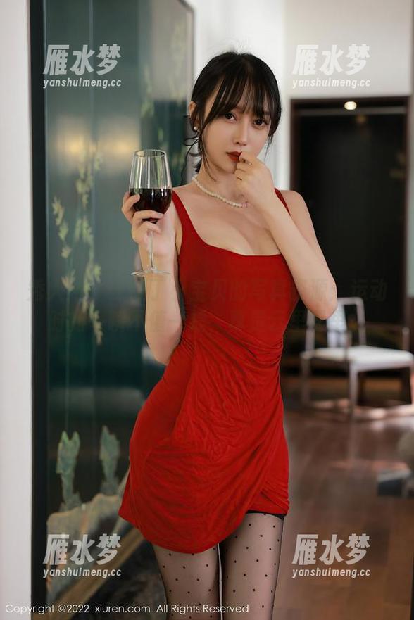 秀人网 - 王俪丁小宝贝的写真资源：运动时的一瞬不值一提，真是云里雾里。