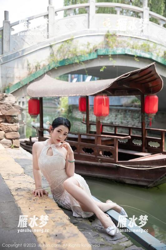 秀人网 - 浴缸奇遇记：璀灿在图库里的缤纷瞬间