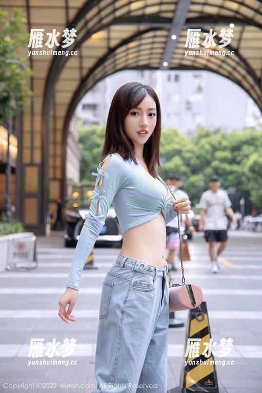 秀人网 - 甜白酱的女友写真集是“真爱”，下载慢点，我怕我会动心！
