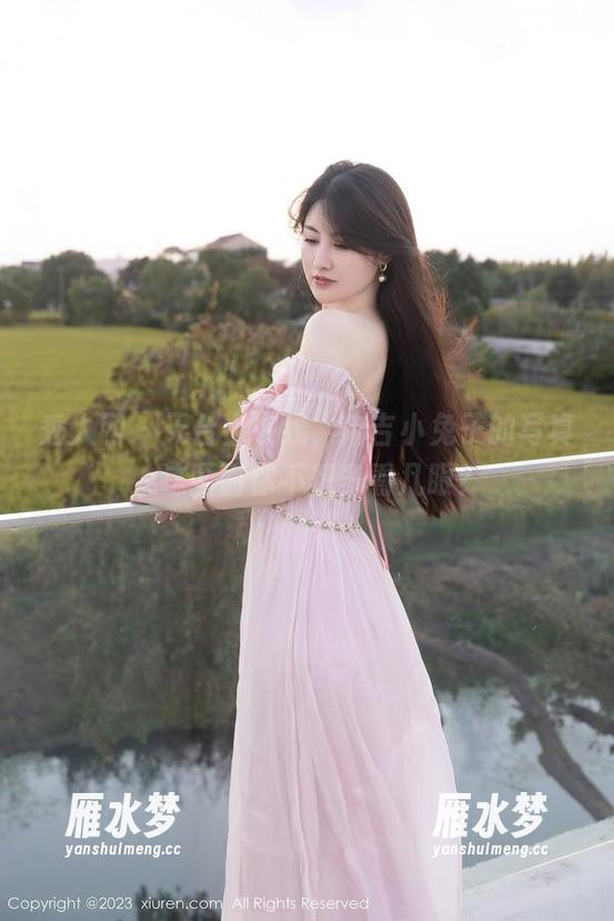 秀人网 - 天台上在线，麻吉小兔子的写真，这画面你不想多看几眼？