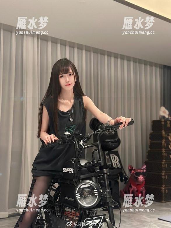 腐团儿Ikaros的蕾丝穿搭，美得让我停不下来，别犹豫，下载！
