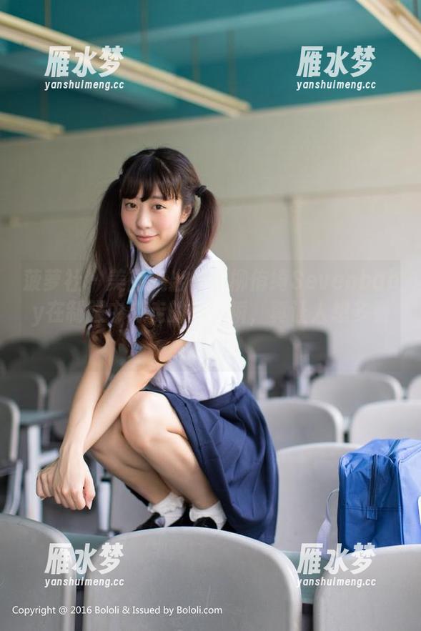 菠萝社 - 美图流出——柳侑绮Sevenbaby在制服中游走的那一瞬，真让人想多看看