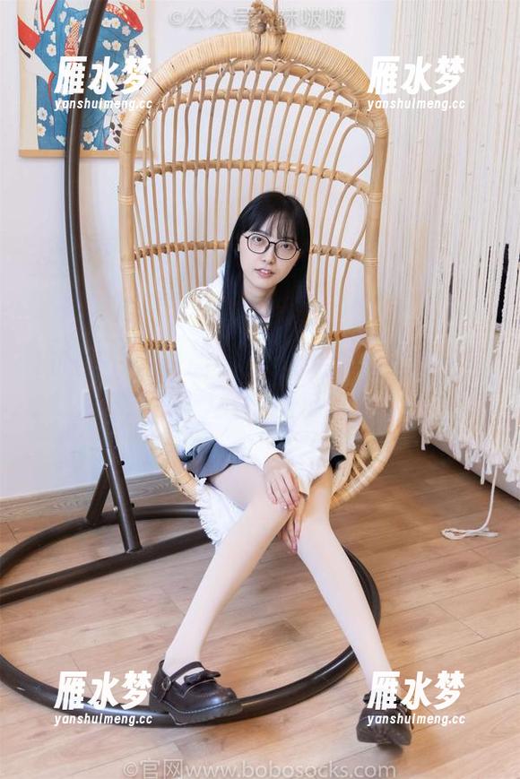 袜啵啵 - 稚予的极品脚部特写合集，无圣光，果然让人不自觉地多看几眼！
