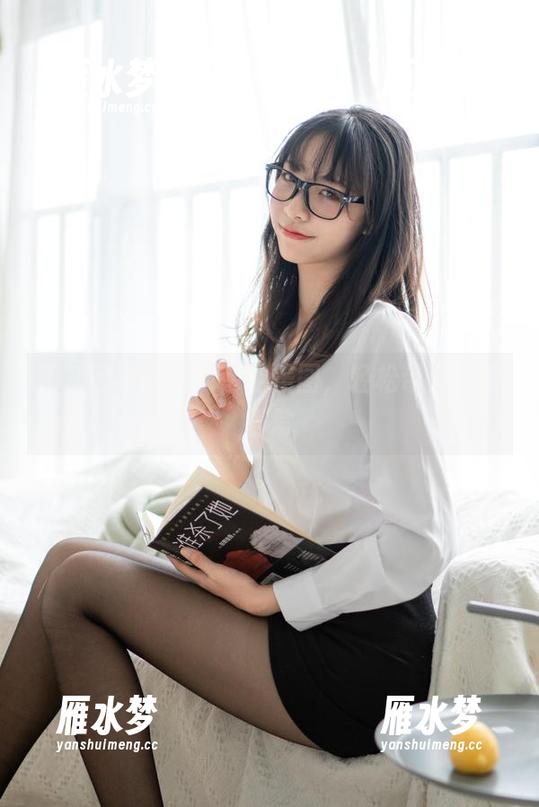 西呱呀呀呀 西呱呀呀呀呈现镂空美图,轻松带你走出日常
