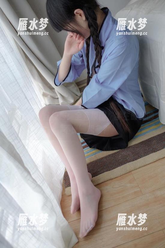 西尔酱黑丝校服：全套原图，学生时代的‘不良’想象？