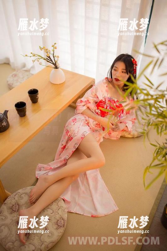 轰趴猫 - 登场！棉花糖candy修女的精选写真，温柔中带点叛逆
