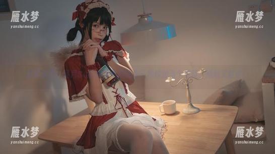 资源来了，逐月Su短旗袍套图让你三秒钟想当个模特，尴尬又自信！