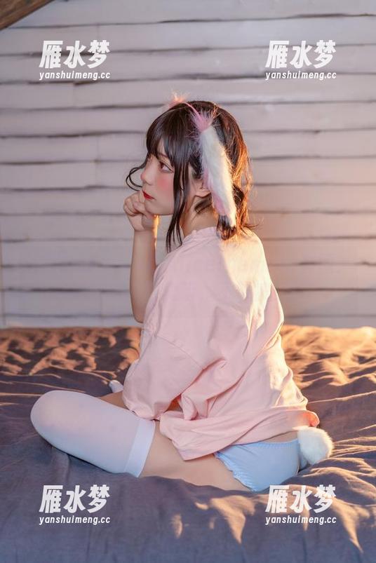 铁打萌萌_moi的Alicethemaid套图：一边扫地一边卖萌，不怕被打脸！