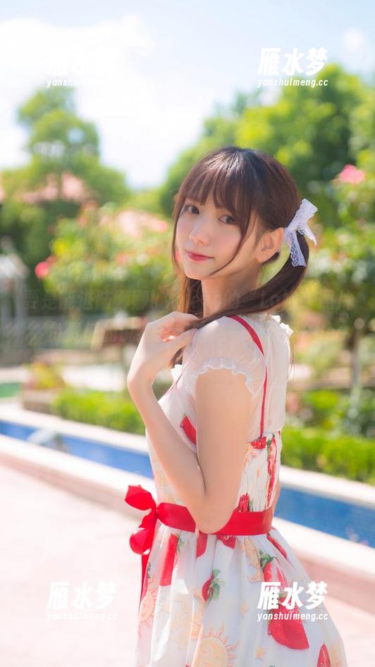 要是能进陆卿卿kyokyo的“Lo娘”照片，负责任的说我多想陪她一块儿摆Pose呢。