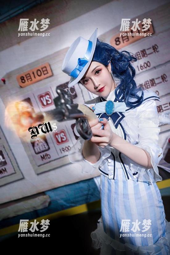 露儿大魔王 当我观看露儿大魔王的写真,禁闭者娜恰就这样在我的脑中盘旋。