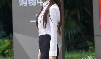 魔镜街拍 - 午后随意又不简单的搭配，婷婷你这灰裙绝了。私房美图里别有一番滋味！