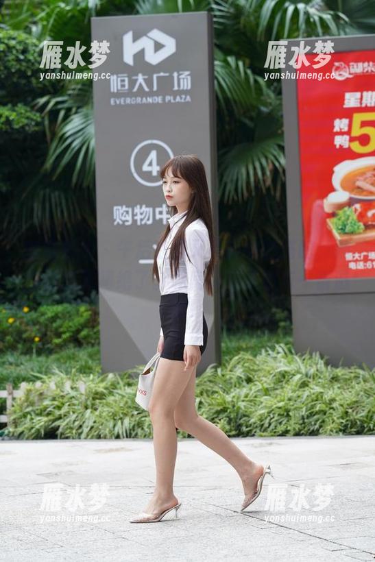 魔镜街拍 - 午后随意又不简单的搭配，婷婷你这灰裙绝了。私房美图里别有一番滋味！