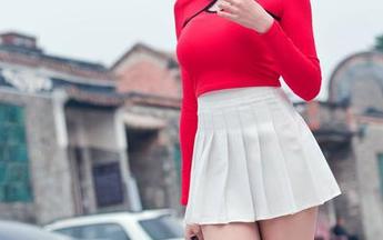 魔镜街拍 - 玲玲个性图片：车展上的独行侠，等我更新一下哦！