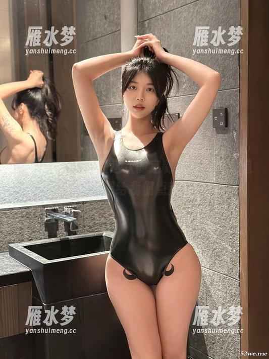 微密圈 - 鱼神鱼这次的定制写真，修女造型好像是想给我们点新鲜感。