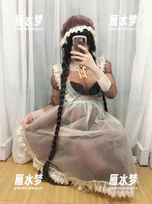 鹿野希的动作总是在高清合集里悄悄勾引你的目光，丝袜就像是在给你发出小信号。